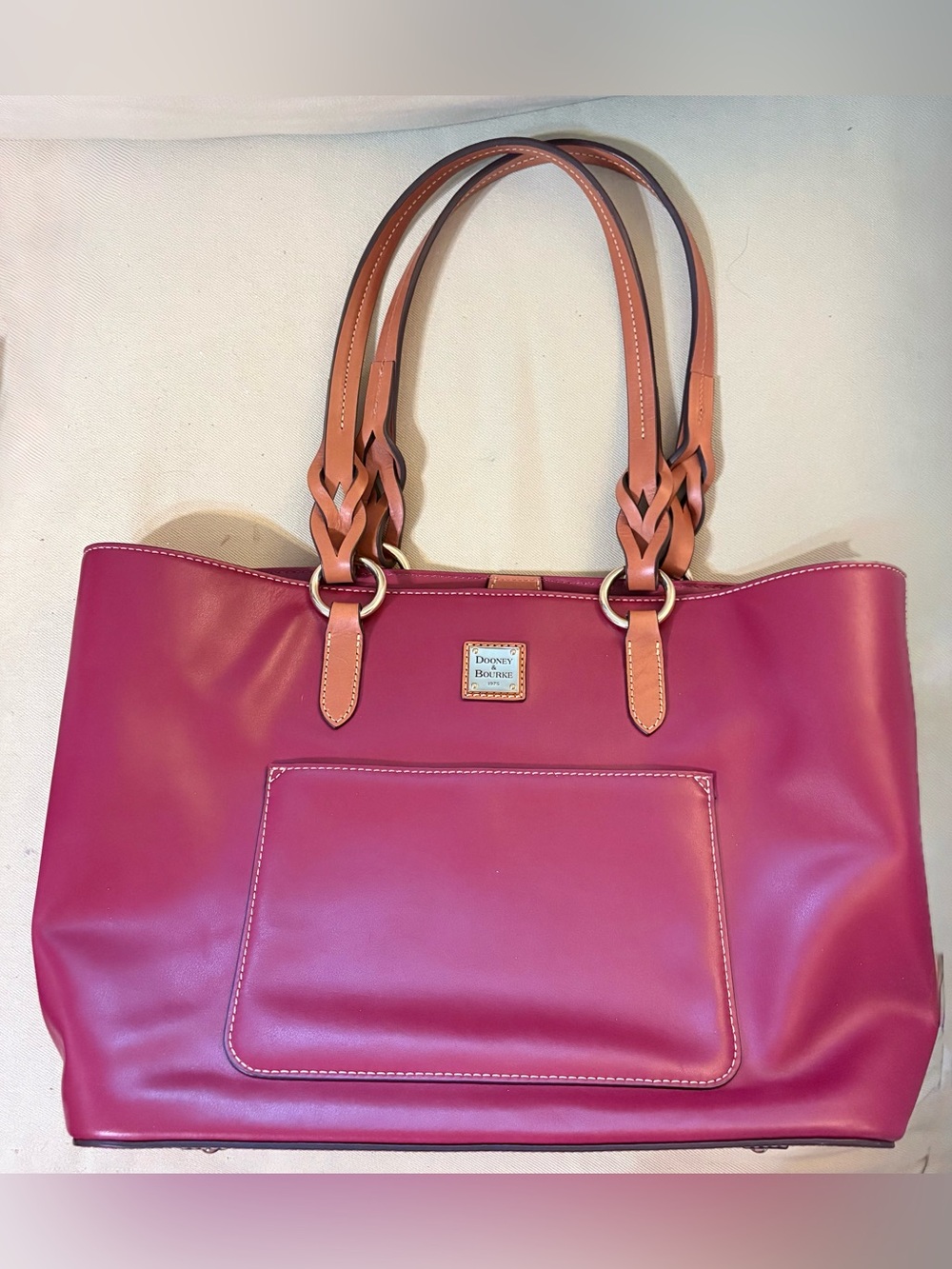 Dooney and Bourke Wexford, leather large Tammy tote bag in Mulberry color